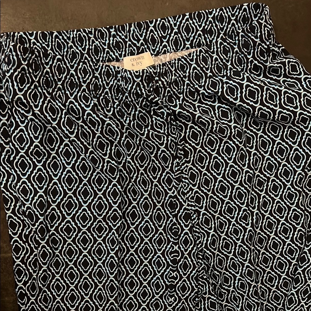 Crown & ivy’s Geometric Print Pants